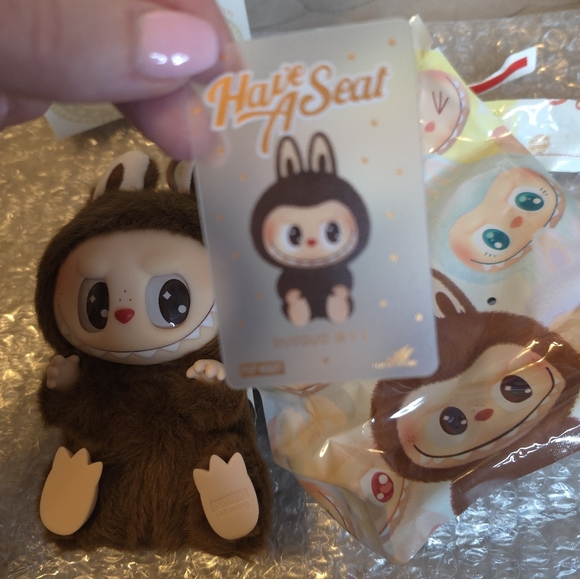 Labubu Secret Have A Seat - Picture 7 of 8